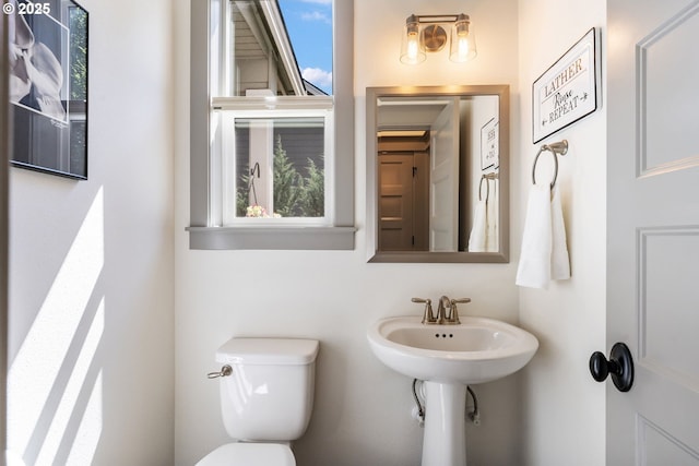 19294 Boulder Run Ct, Oregon City, OR 97045 - half bathroom with plenty of natural light