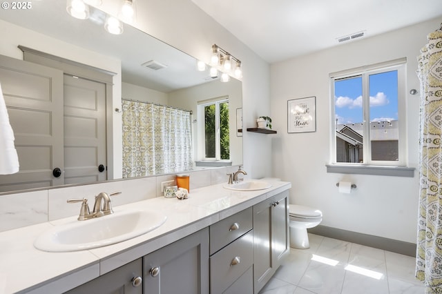 19294 Boulder Run Ct, Oregon City, OR 97045 - full bath featuring double vanity, marble finish floors, and a shower with curtain