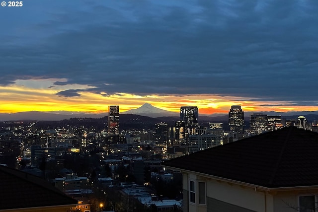 city view featuring a mountain backdrop
