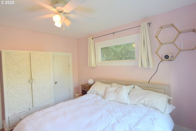 bedroom with a ceiling fan