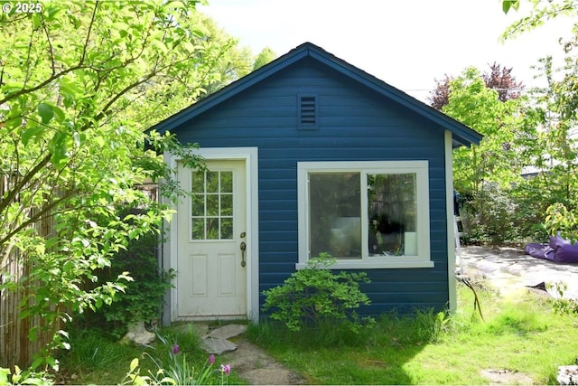 view of outbuilding with an outbuilding