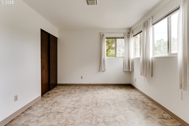 495 W 27th Ave, Eugene, OR 97405 - spare room with baseboards