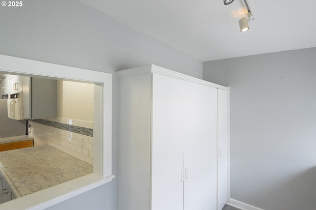 58798 Fairview Rd, Coquille, OR 97423 - bathroom featuring decorative backsplash