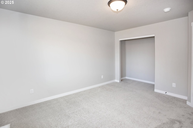 unfurnished bedroom featuring carpet, a closet, and baseboards