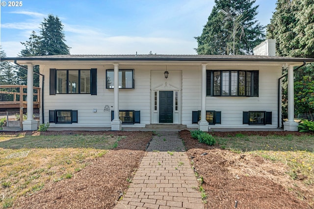 6195 Pear Tree Ln SE, Salem, OR 97317 - split foyer home with a chimney and covered porch