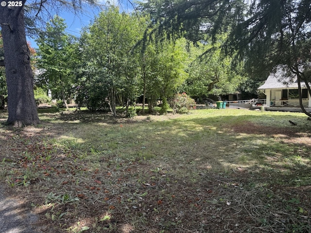 8270 SW Sorrento Rd, Beaverton, OR 97008 - view of grassy yard
