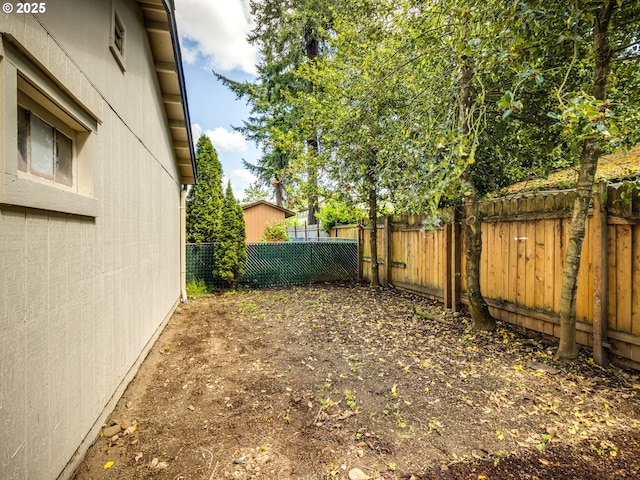 13928 SE Rhone St, Portland, OR 97236 - view of yard