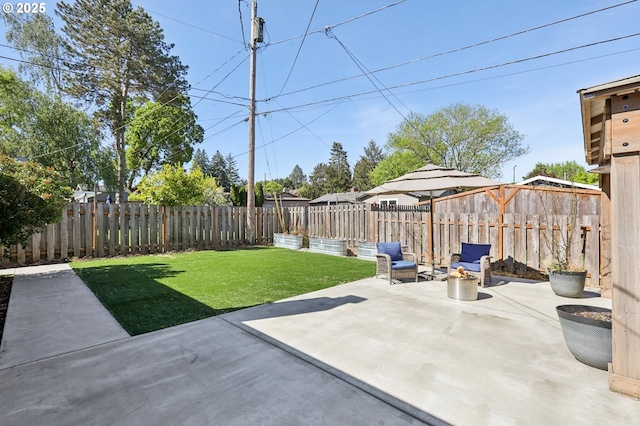 view of yard with a patio area