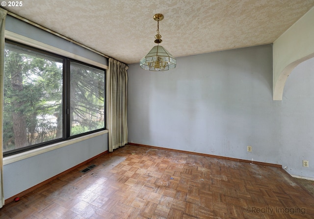 14251 Caufield Rd, Oregon City, OR 97045 - unfurnished room featuring a chandelier, arched walkways, and baseboards