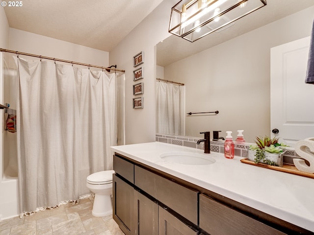 11411 NE 131st Pl, Vancouver, WA 98682 - full bath with toilet, vanity, and shower / bath combo with shower curtain