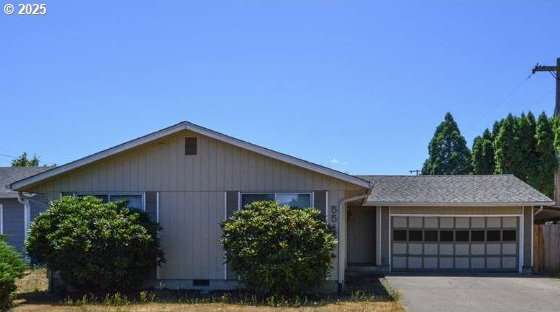 view of front facade with a garage