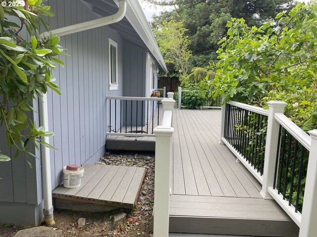 215 NE 9th St, Oakland, OR 97462 - rear view of house with a chimney and a shingled roof