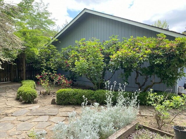 215 NE 9th St, Oakland, OR 97462 - view of fenced backyard