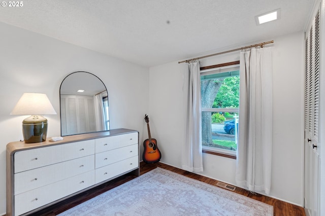 3138 Kentwood Dr, Eugene, OR 97401 - bedroom featuring dark wood finished floors and baseboards