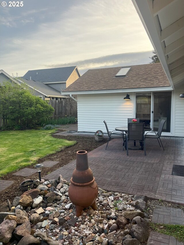 3138 Kentwood Dr, Eugene, OR 97401 - view of patio with outdoor dining area