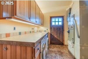52995 Riverview Dr, La Pine, OR 97739 - laundry room featuring washer and dryer
