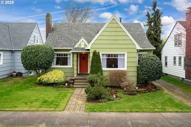 view of front of house with a front lawn