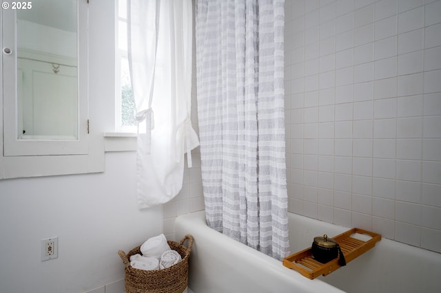 bathroom with shower / bath combo with shower curtain