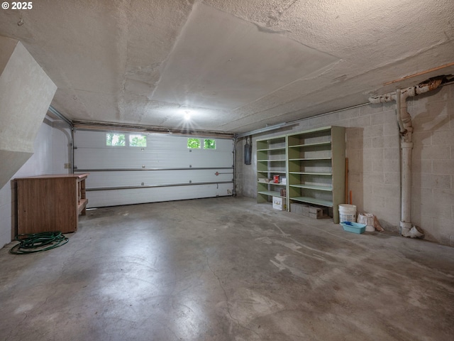 2625 Potter St, Eugene, OR 97405 - garage with concrete block wall