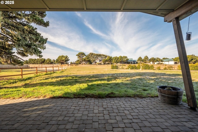 view of yard featuring a patio area