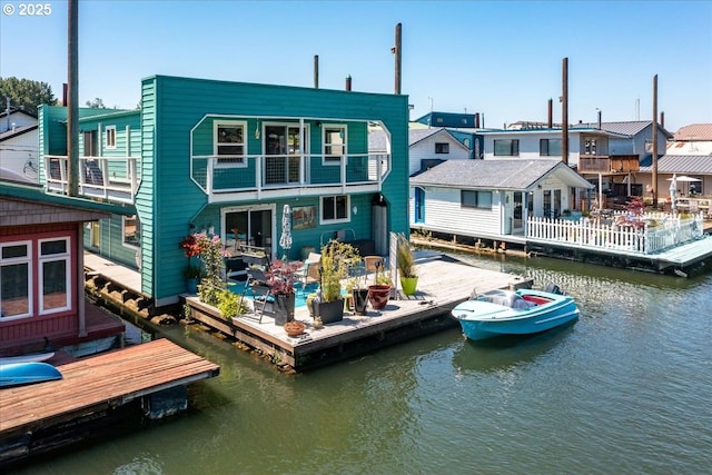 414 N Tomahawk Island Dr, Portland, OR 97217 - back of house with a water view