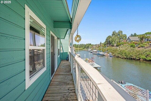 414 N Tomahawk Island Dr, Portland, OR 97217 - balcony with a water view