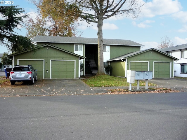 view of front facade featuring a garage