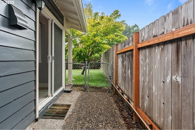 100 NE 78th Ave, Portland, OR 97213 - view of yard featuring a gate