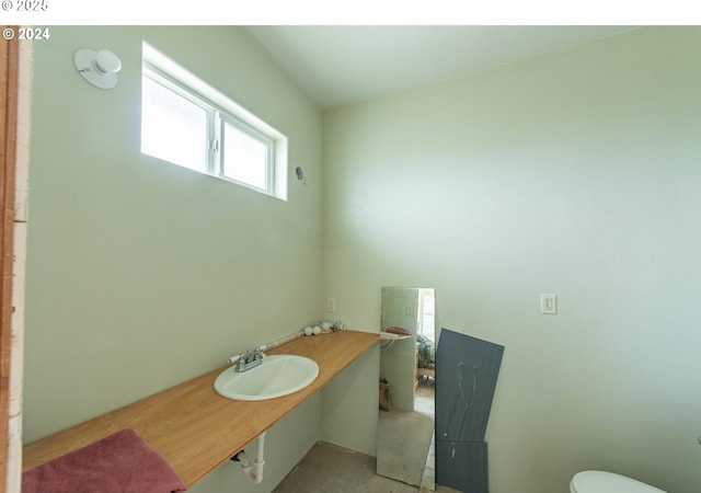 bathroom featuring a sink and toilet