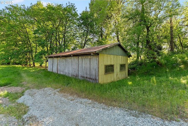 view of outdoor structure with an outdoor structure