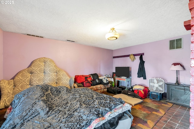 6596 River Rd, Salem, OR 97306 - bedroom featuring a textured ceiling and visible vents