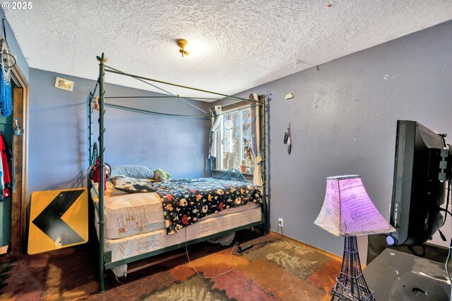 6596 River Rd, Salem, OR 97306 - bedroom with a textured ceiling