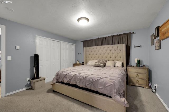 bedroom featuring carpet floors and a closet