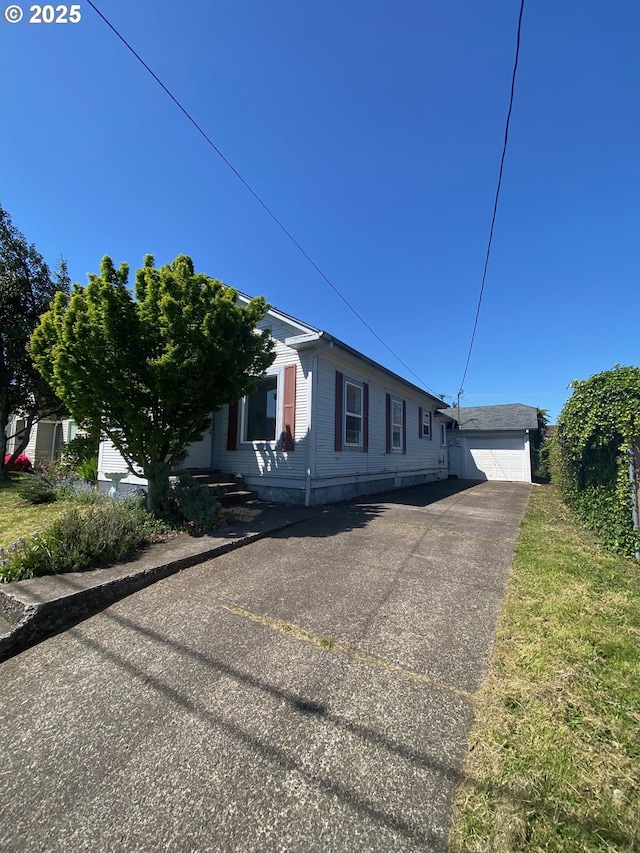 1412 5th St, Tillamook, OR 97141 - view of front of house with a garage