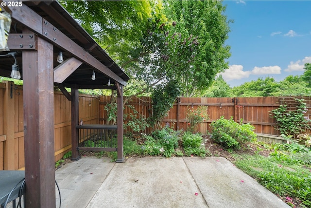 7501 NE 51st Way, Vancouver, WA 98662 - fenced backyard with a patio