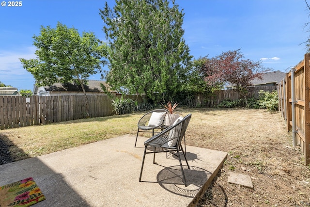 6837 SE 84th Ave, Portland, OR 97266 - fenced backyard with a patio