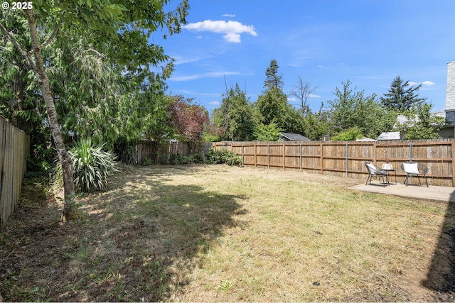 6837 SE 84th Ave, Portland, OR 97266 - fenced backyard with a patio area