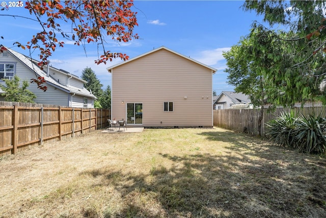 6837 SE 84th Ave, Portland, OR 97266 - back of property with a patio and a fenced backyard