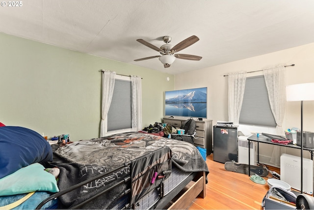 339 W Laurelwood Ct, Roseburg, OR 97470 - bedroom with wood finished floors and a ceiling fan