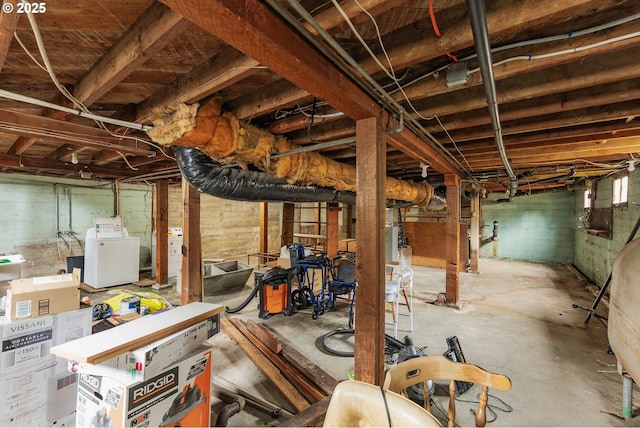 339 W Laurelwood Ct, Roseburg, OR 97470 - unfinished basement with washer / clothes dryer and oil tank