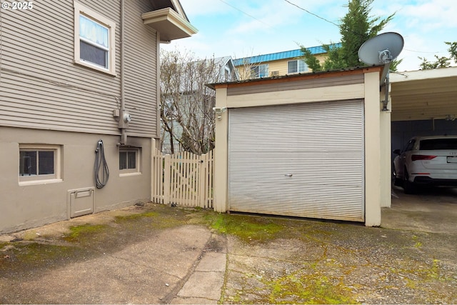 339 W Laurelwood Ct, Roseburg, OR 97470 - garage featuring a gate