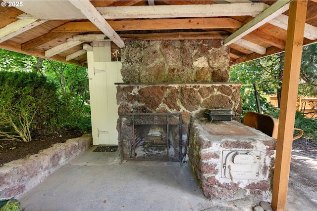 view of patio / terrace featuring an outdoor kitchen