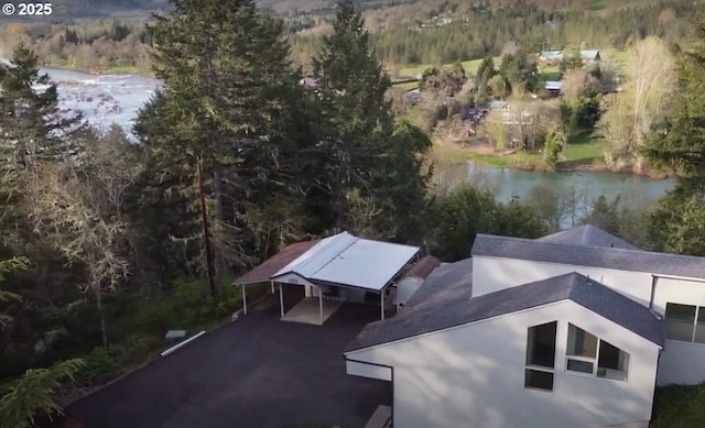 395 Rio Nes Ln, Roseburg, OR 97470 - bird's eye view of a heavily wooded area and a nearby body of water