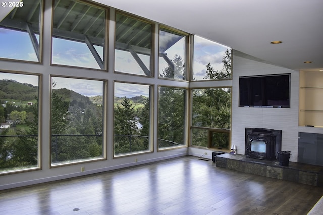 395 Rio Nes Ln, Roseburg, OR 97470 - unfurnished living room featuring healthy amount of natural light, wood finished floors, and recessed lighting