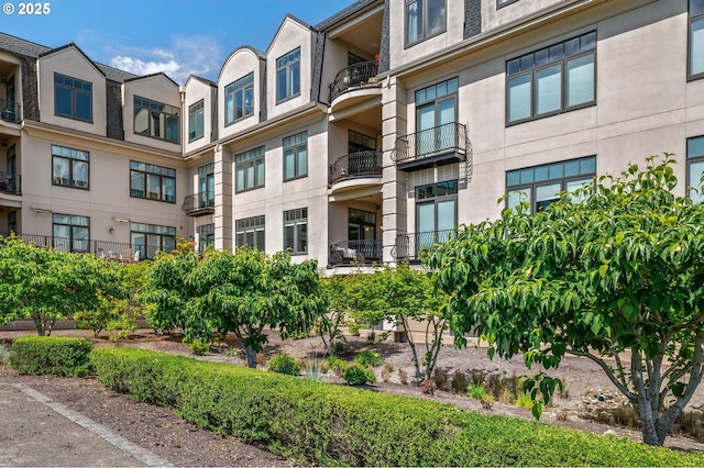 707 N Hayden Island Dr Unit 217, Portland, OR 97217 - view of apartment building / complex