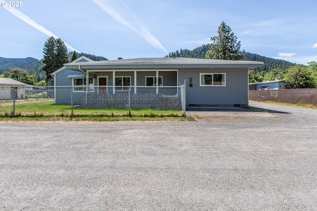 47508 Hansen St, Oakridge, OR 97463 - ranch-style house with a mountain view