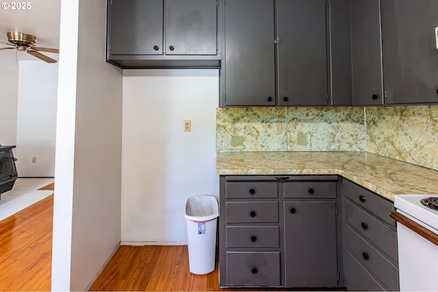 47508 Hansen St, Oakridge, OR 97463 - kitchen with a ceiling fan, light wood-style flooring, decorative backsplash, and gray cabinetry