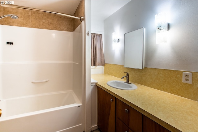 47508 Hansen St, Oakridge, OR 97463 - full bath with decorative backsplash, vanity, and shower / bath combination