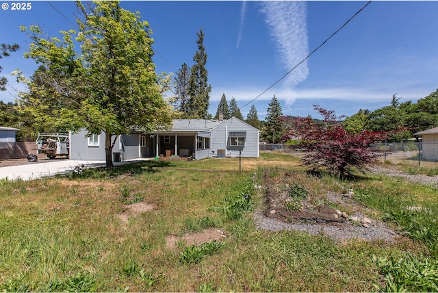 47508 Hansen St, Oakridge, OR 97463 - view of front of property featuring concrete driveway