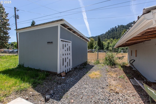 47508 Hansen St, Oakridge, OR 97463 - view of side of property with an outdoor structure, a mountain view, and a view of trees